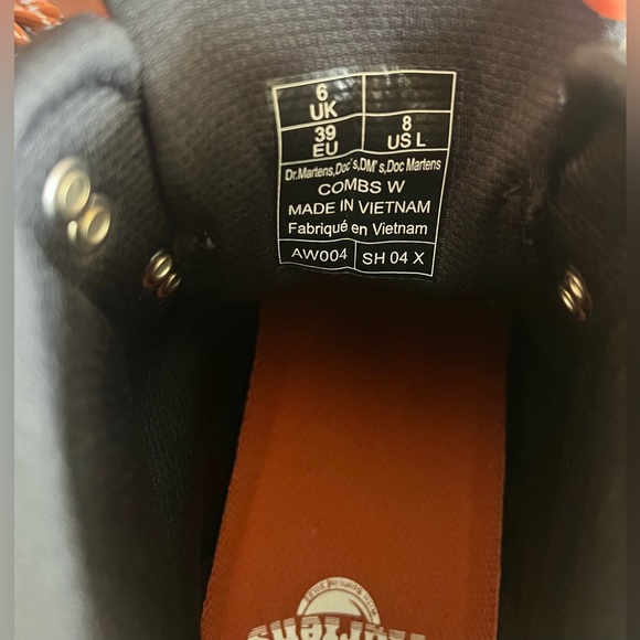 Dr. Martens Women's Combs W Fashion Boot size 8 - Picture 6 of 6